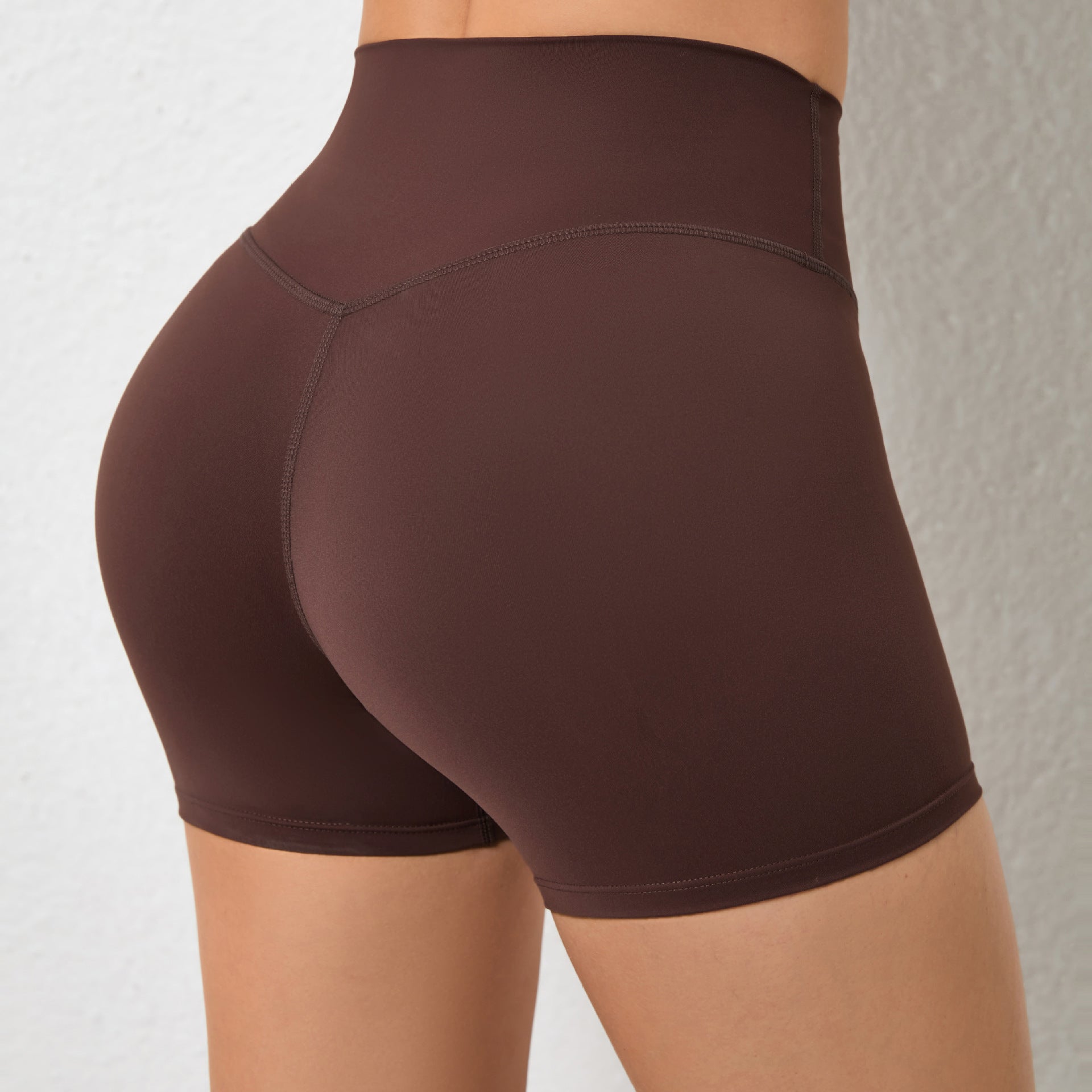Shorts Deportivos Push Up Blancos con Tejido Ajustado – Belovecraft™