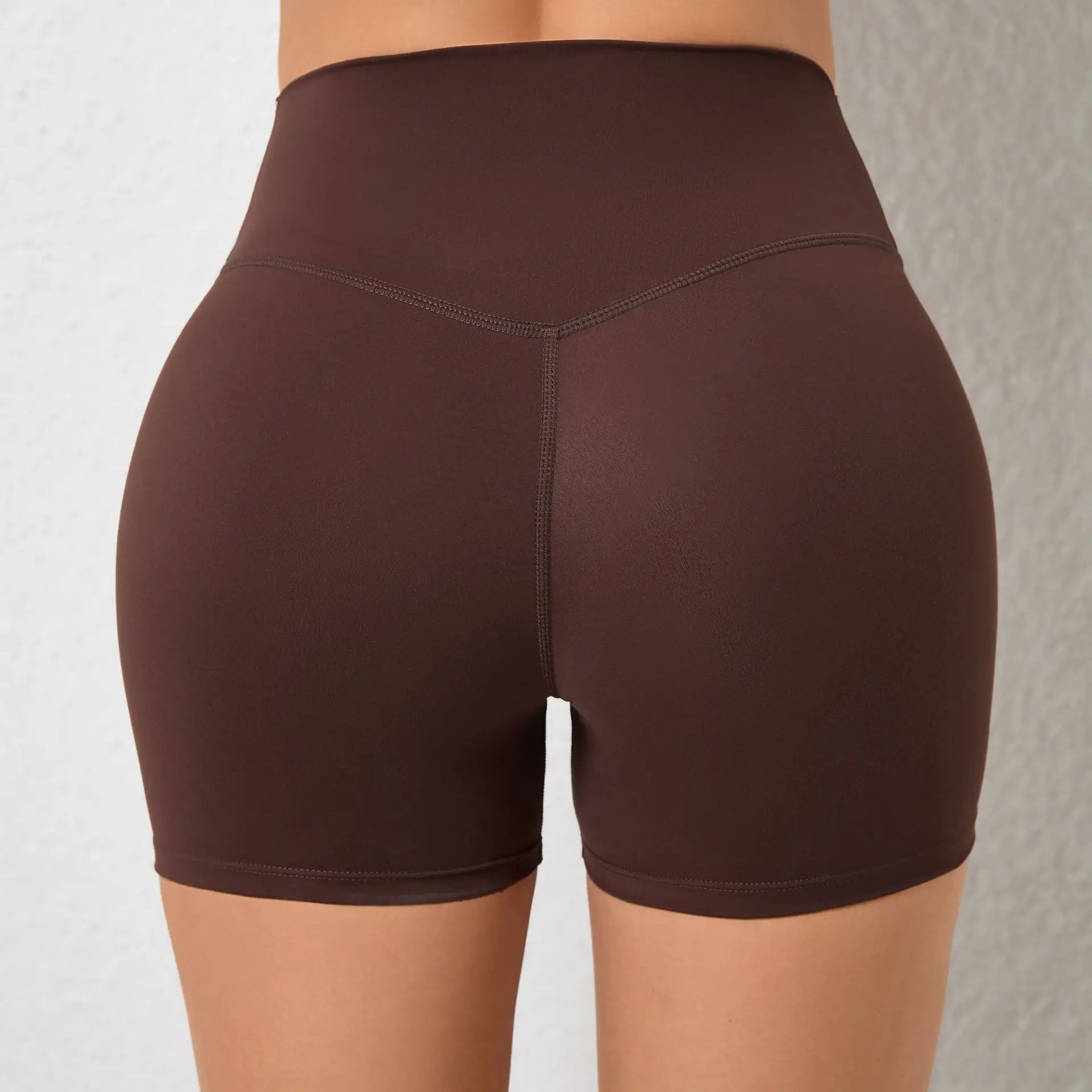 Shorts Deportivos Push Up Blancos con Tejido Ajustado – Belovecraft™