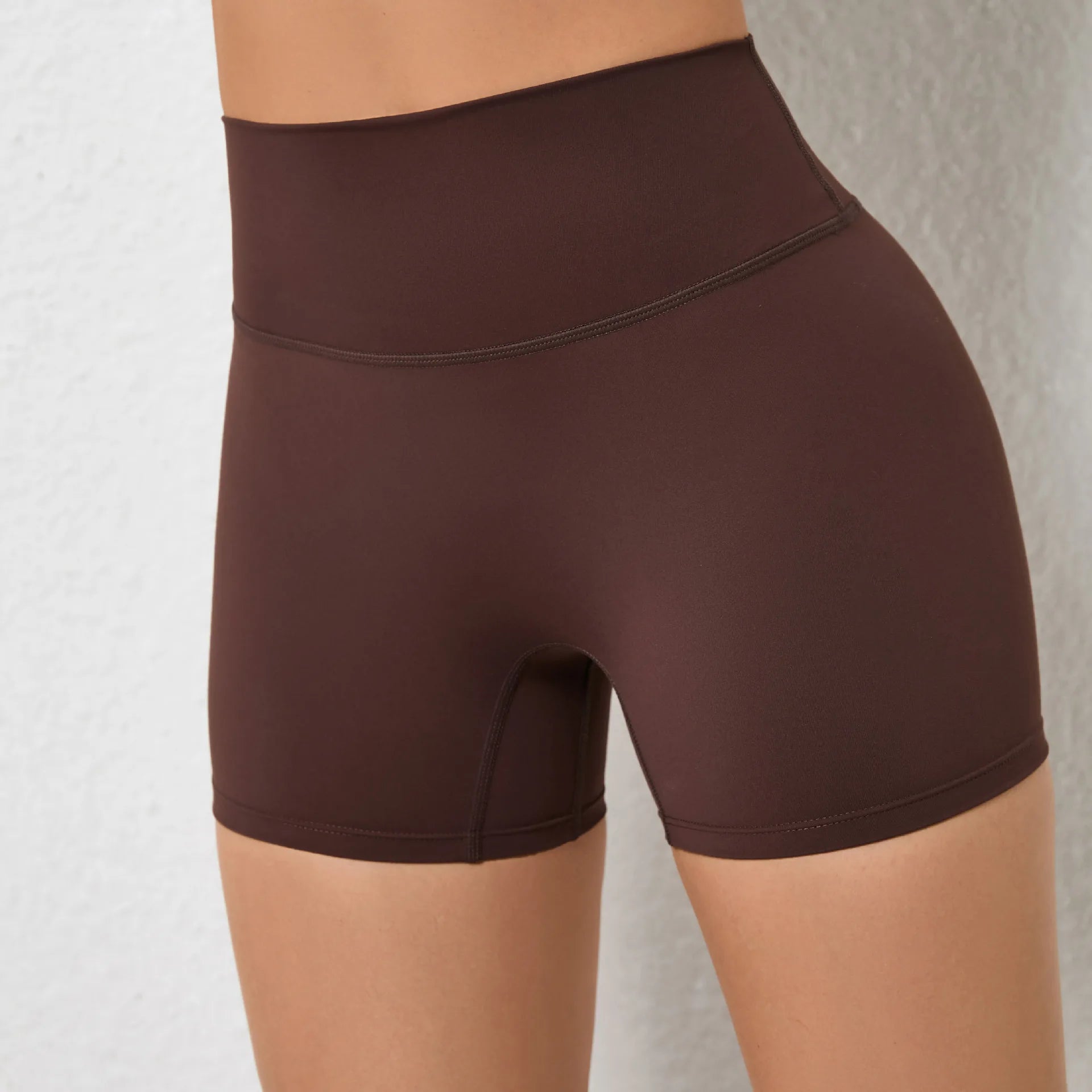 Shorts Deportivos Push Up Blancos con Tejido Ajustado – Belovecraft™