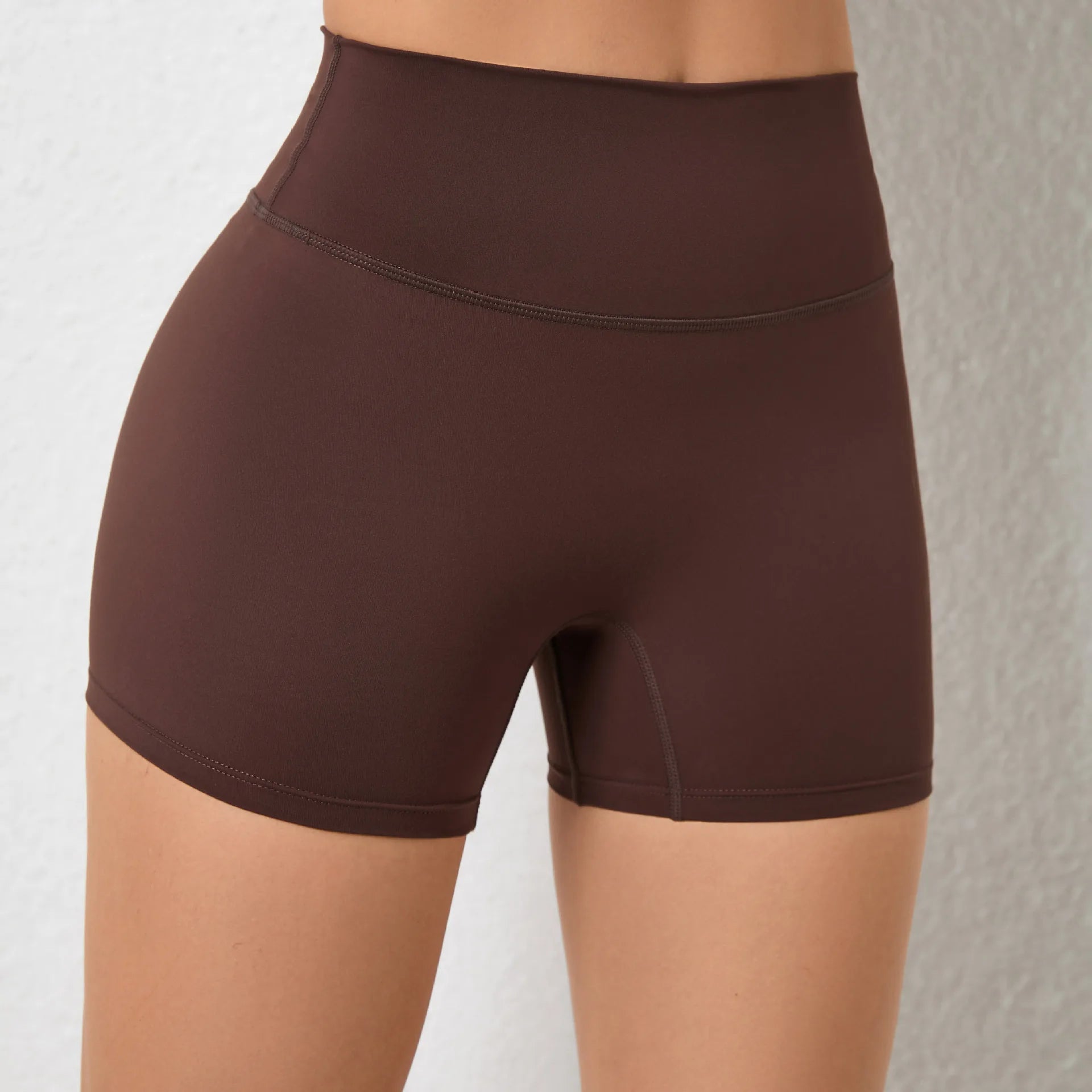 Shorts Deportivos Push Up Blancos con Tejido Ajustado – Belovecraft™